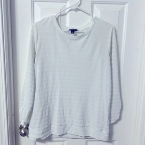 Medium white 3/4 length sleeve top.